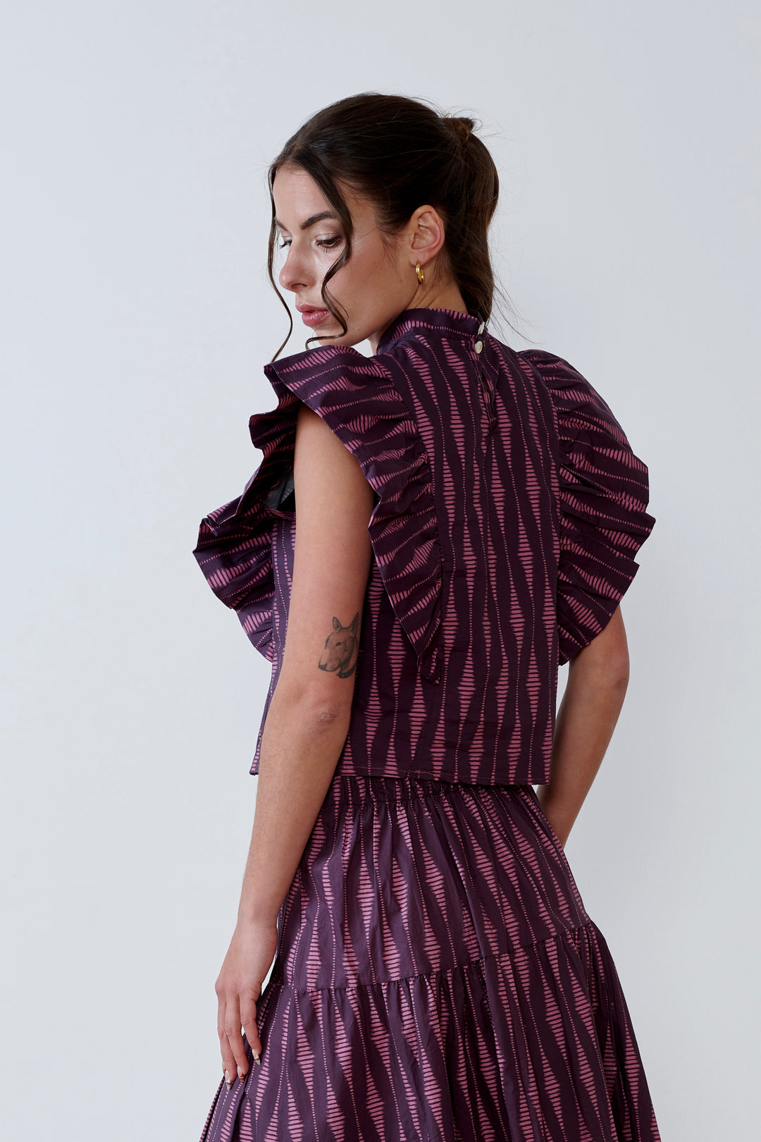 BLUSA CRUZADA CON VOLANTE