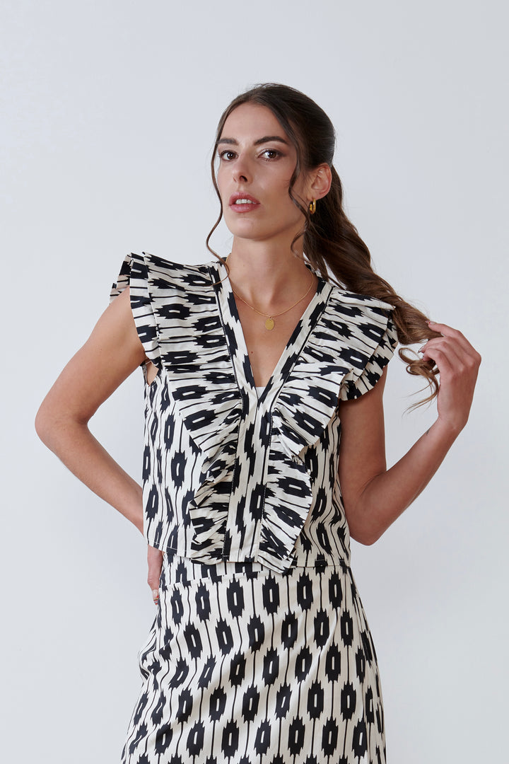 BLUSA ESCOTE V CON VOLANTE