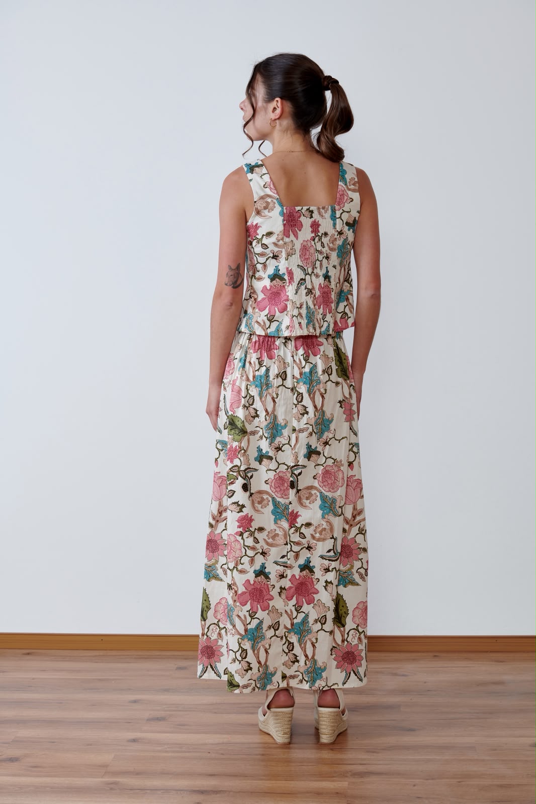 TOP ESTRUCTURADO FLORAL