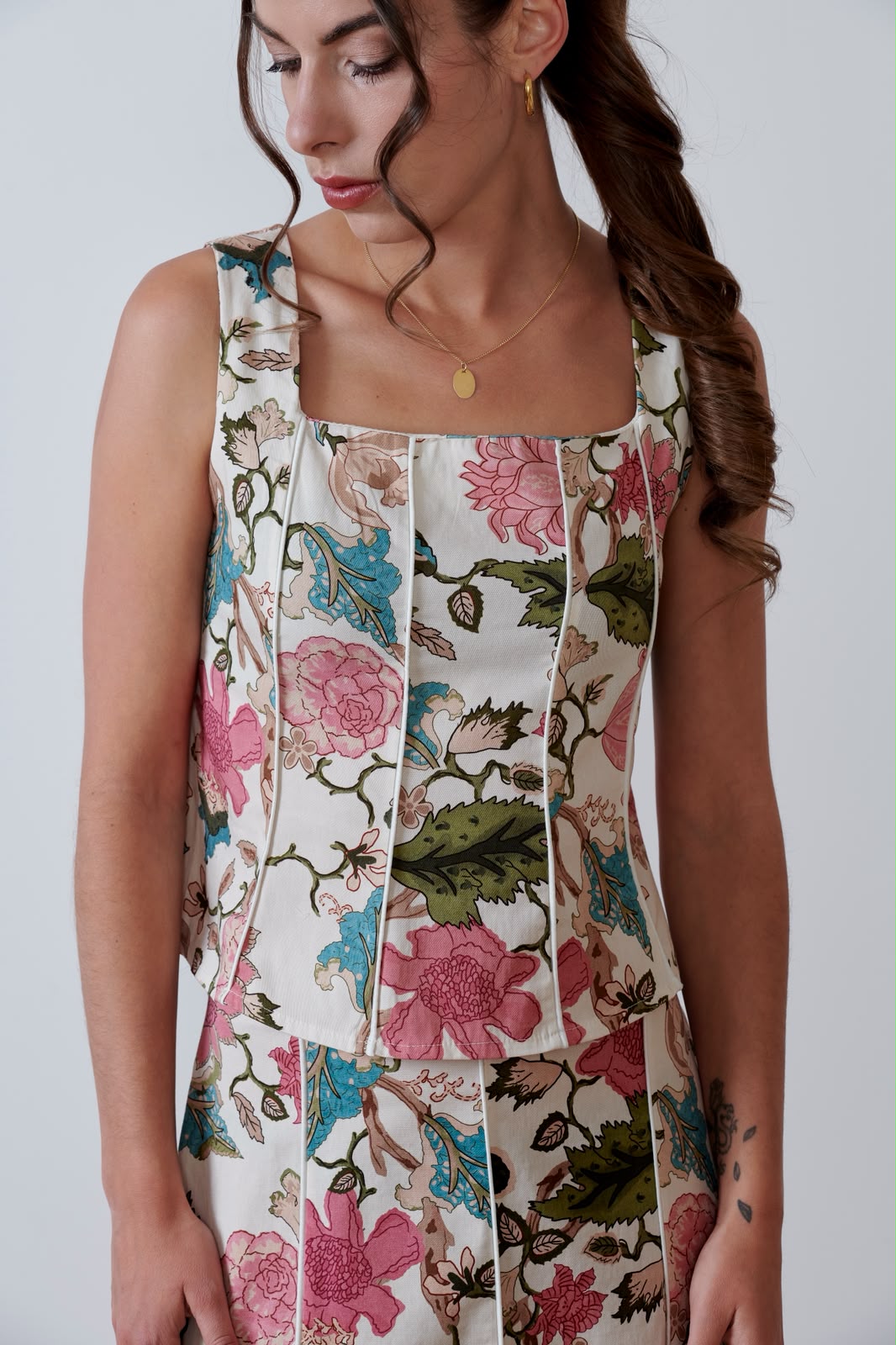 TOP ESTRUCTURADO FLORAL